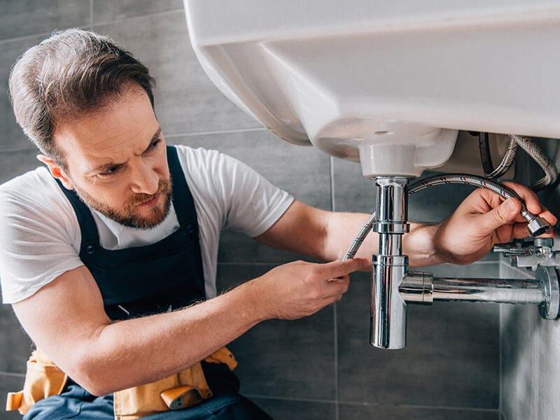 Guia Completo para Escolher a Desentupidora Ideal: Não Se Afogue em um Mar de Opções!