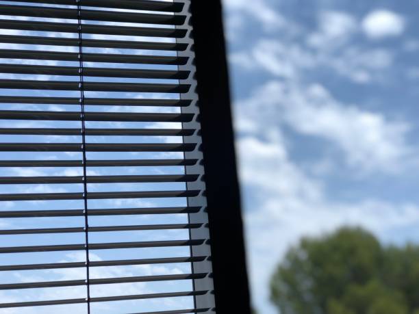 Quais são os benefícios ambientais das persianas externas?